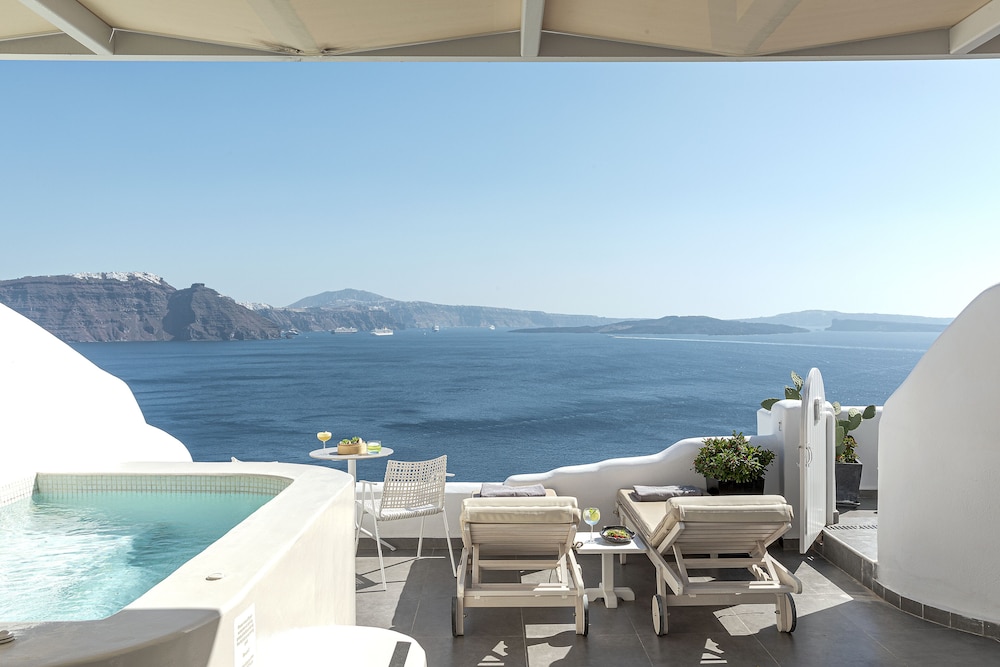 Absolute Suite, Hot Tub, Caldera View