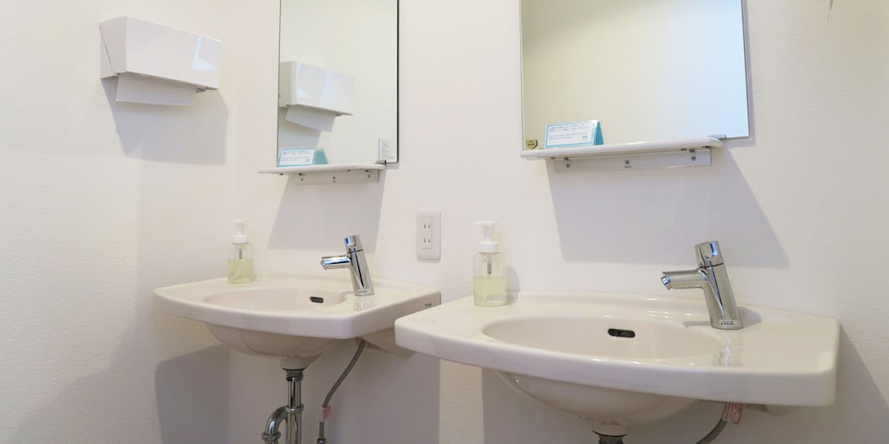 Family Room, Shared Bathroom (Japanese Style, with Toilet, 9 Futon) photo 3