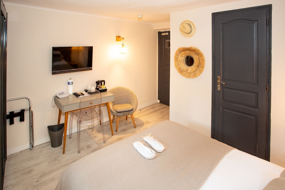 Classic Double Room (Small) - Photo 4