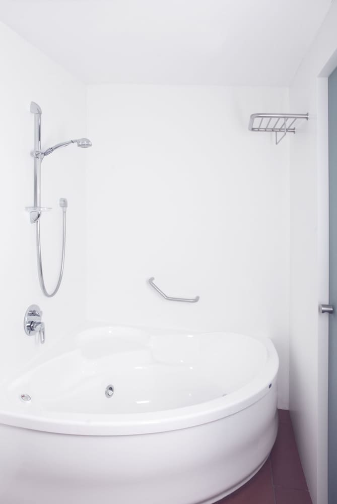 Suite - Photo 9