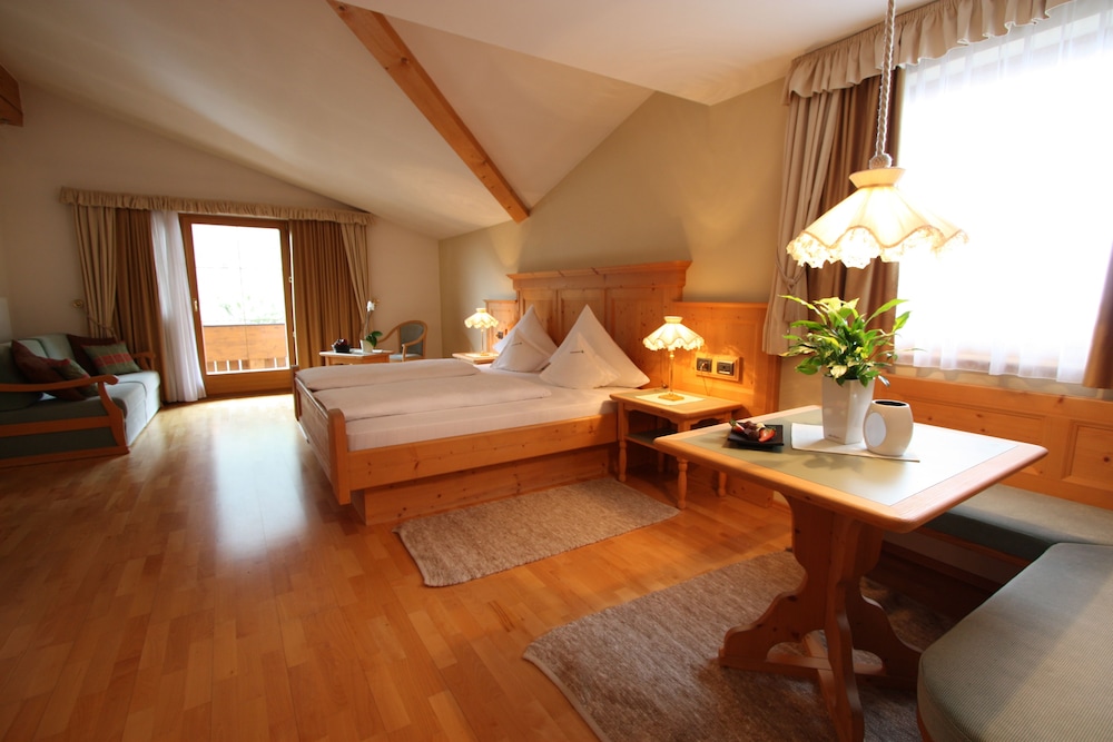 Junior Suite, Balcony, Mountain View photo 2