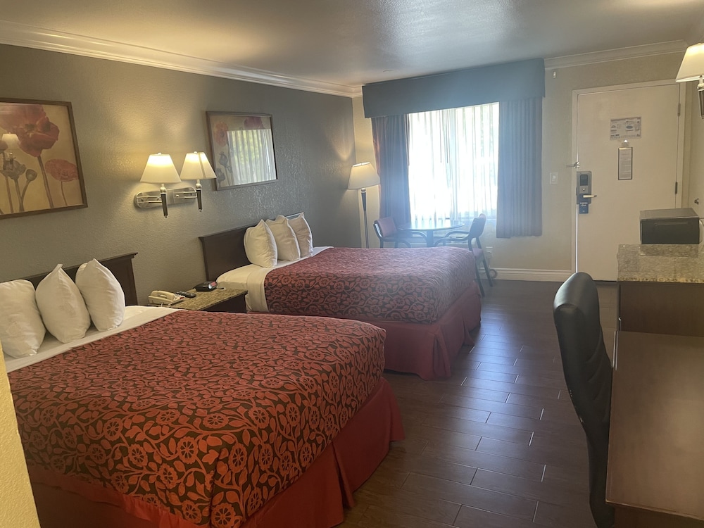 Deluxe Double Room, 2 Double Beds photo 2