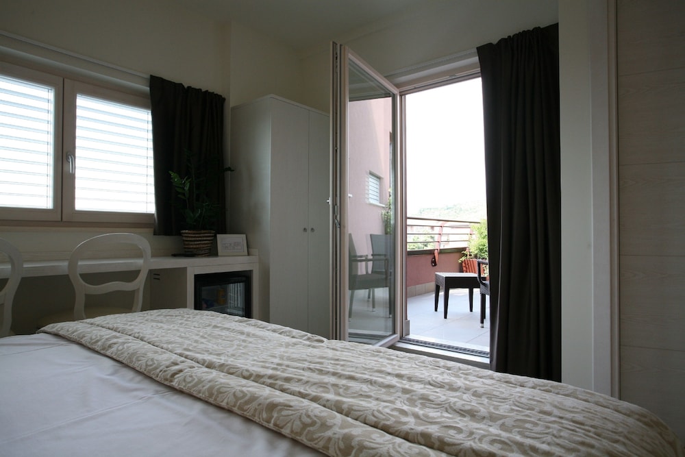 Comfort Triple Room, 1 Bedroom, Terrace, City View photo 3