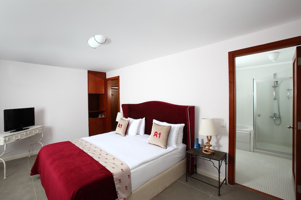 Suite 81 - Photo 1