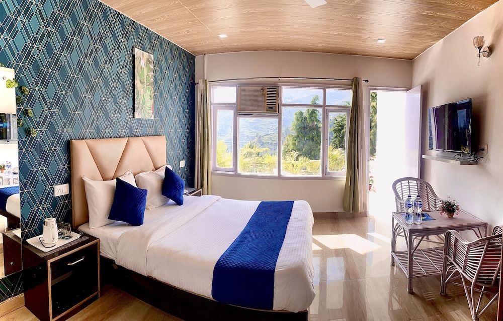 Executive Double Room, 1 Bedroom, Smoking, Hill View