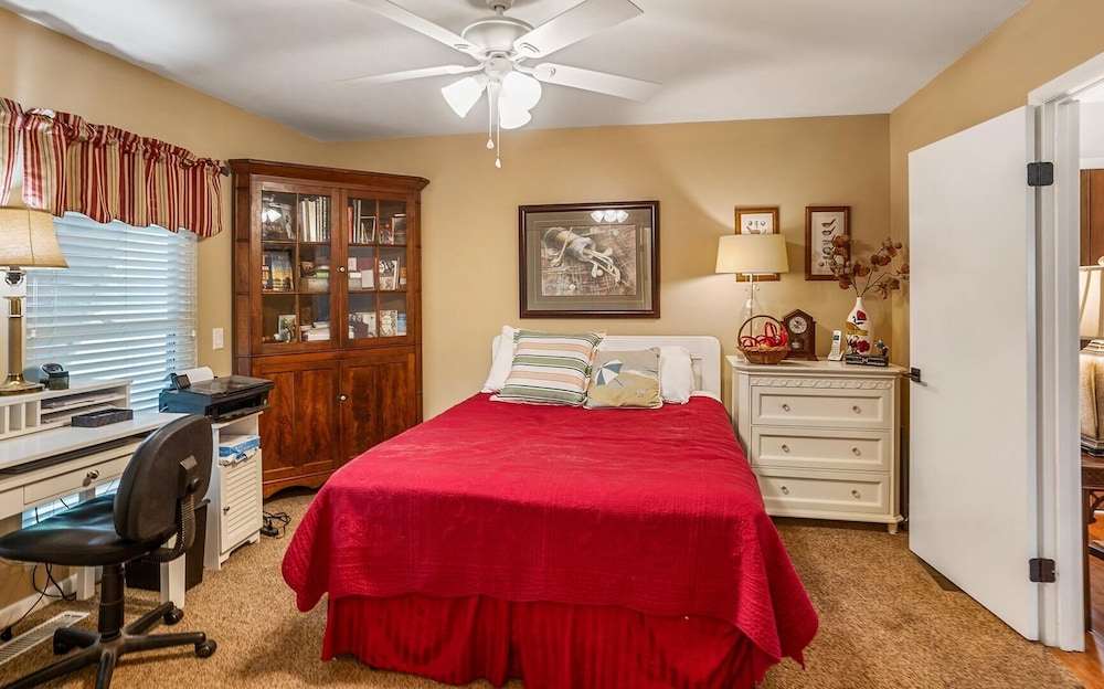 Apartment, Multiple Beds, Kitchen, Beach View photo 2