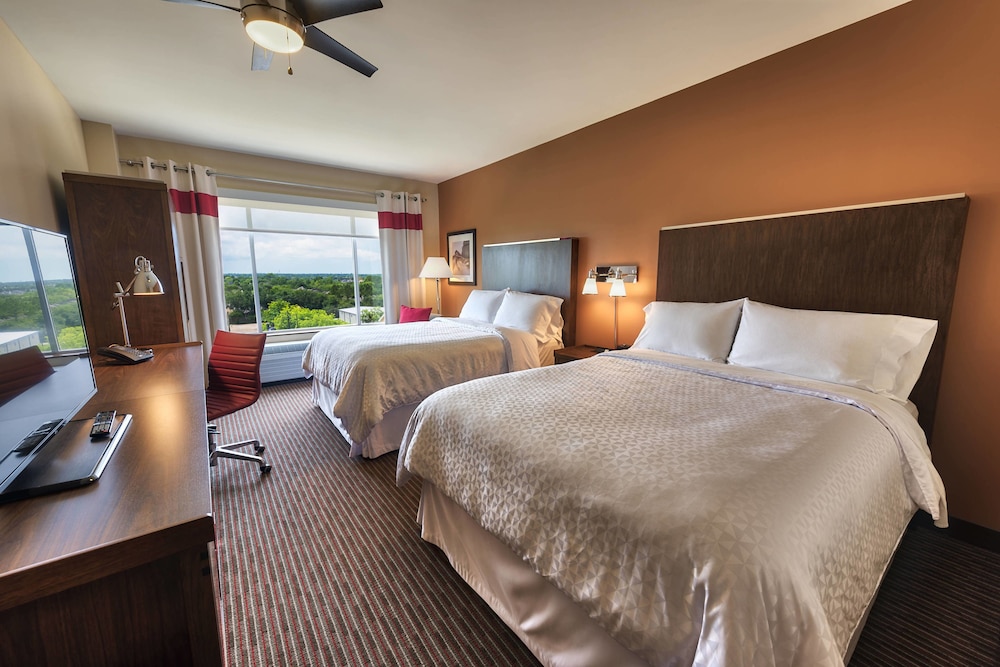 Room, 2 Queen Beds (Mobility Accessible, Tub) photo 1