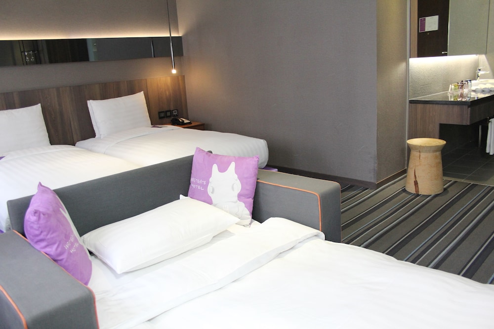 Grand Suite, 2 Twin Beds (with extra sofa bed)
