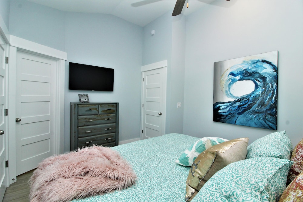 Condo, 2 Bedrooms, 2 Bathrooms photo 2