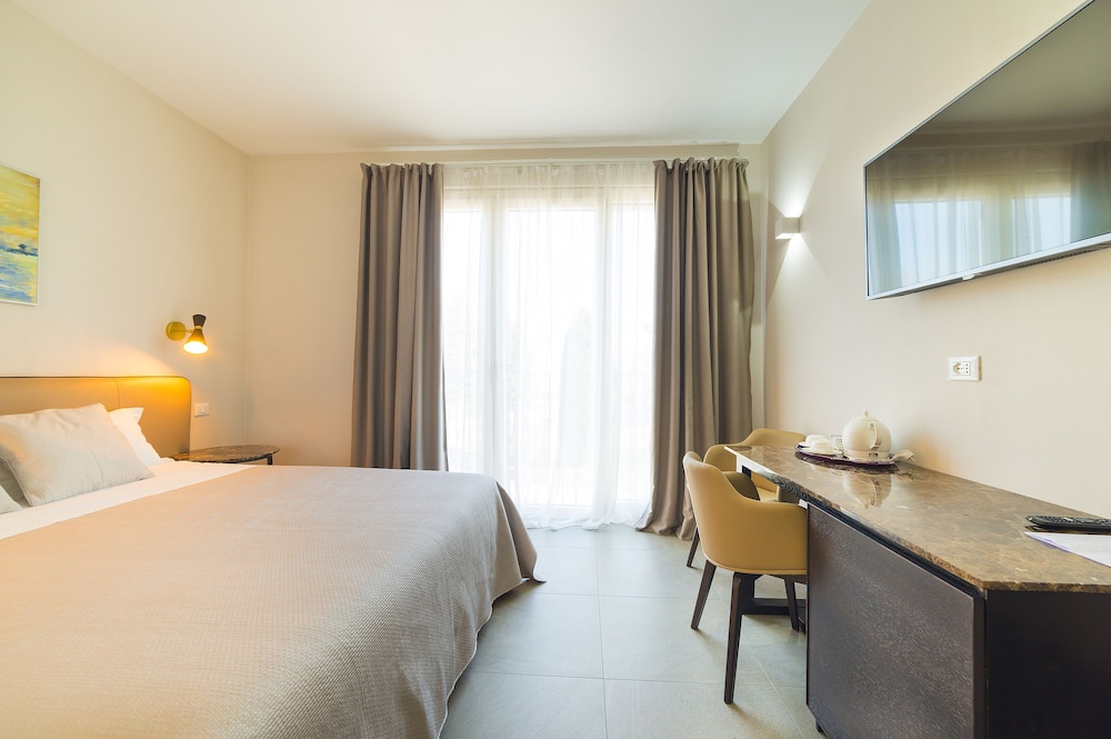 Double Room, 1 Queen Bed, Non Smoking photo 2