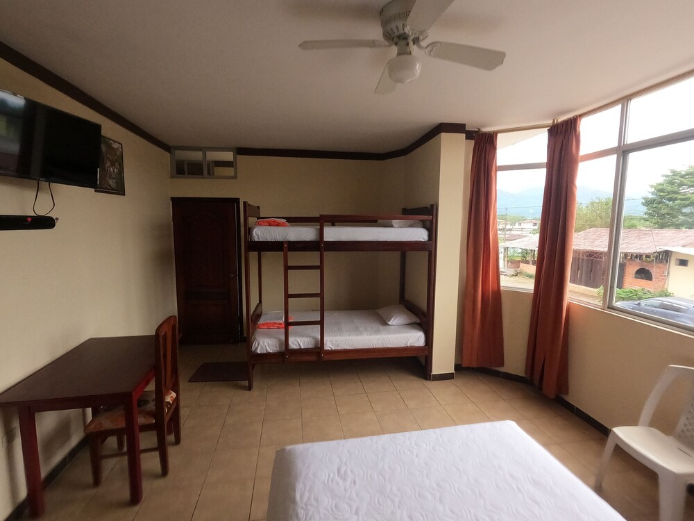 Family Quadruple Room, Multiple Beds photo 1