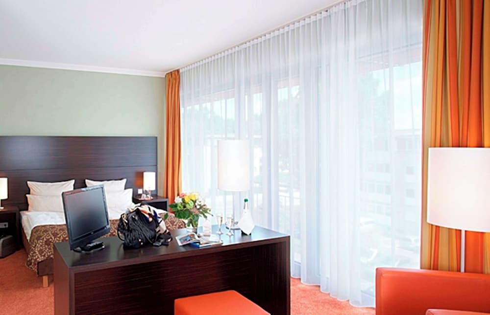 Junior Suite, 2 Twin Beds, Courtyard Area (with Sofabed)