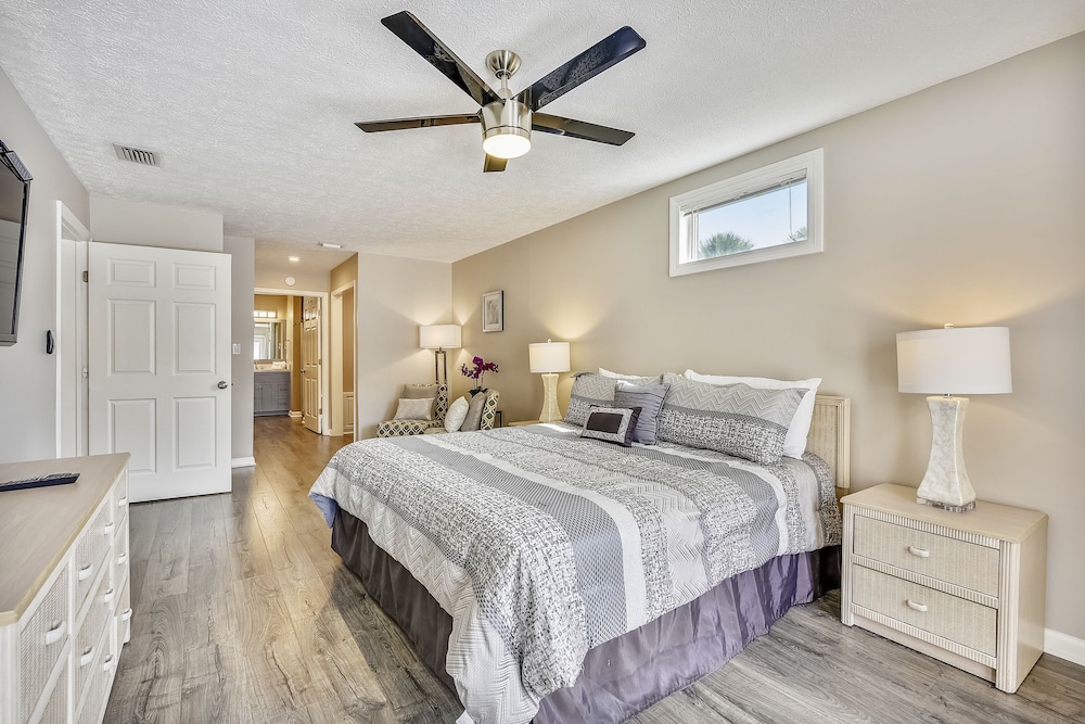 Townhome, 3 Bedrooms (208)