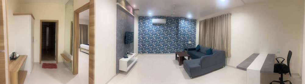 Suite, City View