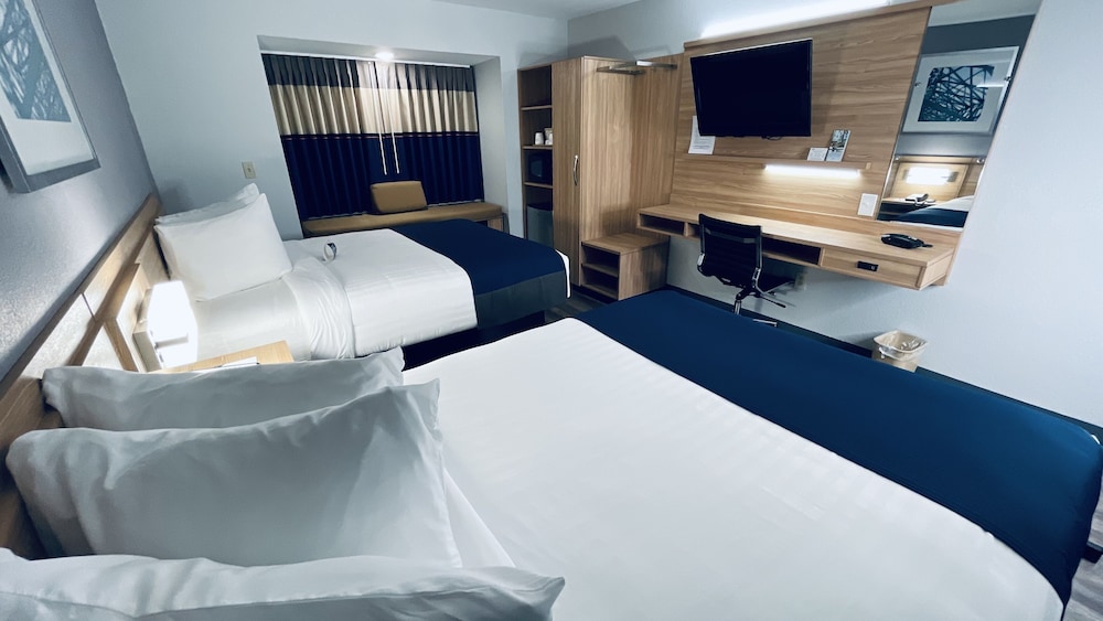 Room, 2 Queen Beds, Accessible, Non Smoking - Photo 4
