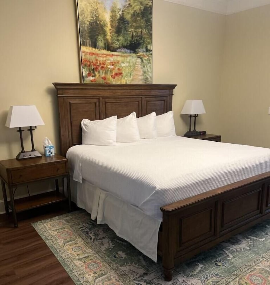 King Room (Suite located on North Grove Street) photo 2