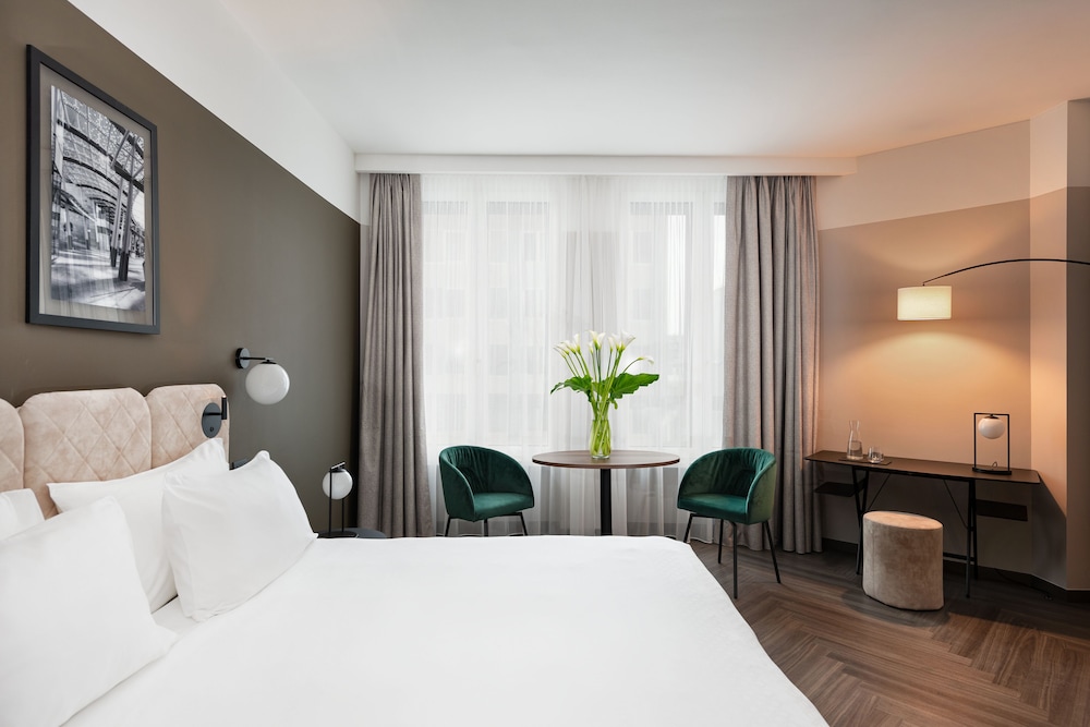 Junior Double Room thumbnail 5
