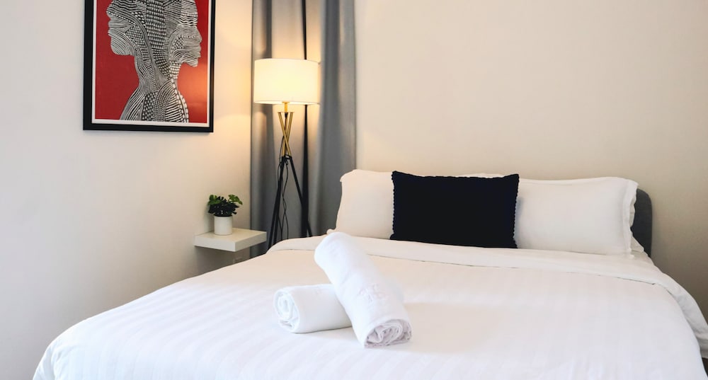 Deluxe Studio, 1 Queen Bed with Sofa bed, Sea View