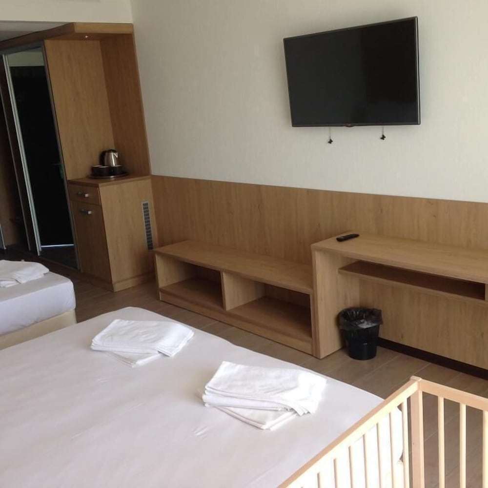 Deluxe Room, Balcony (Triple) photo 3