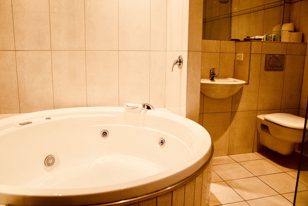 Ocean View Executive Apartment with Spa - Photo 11