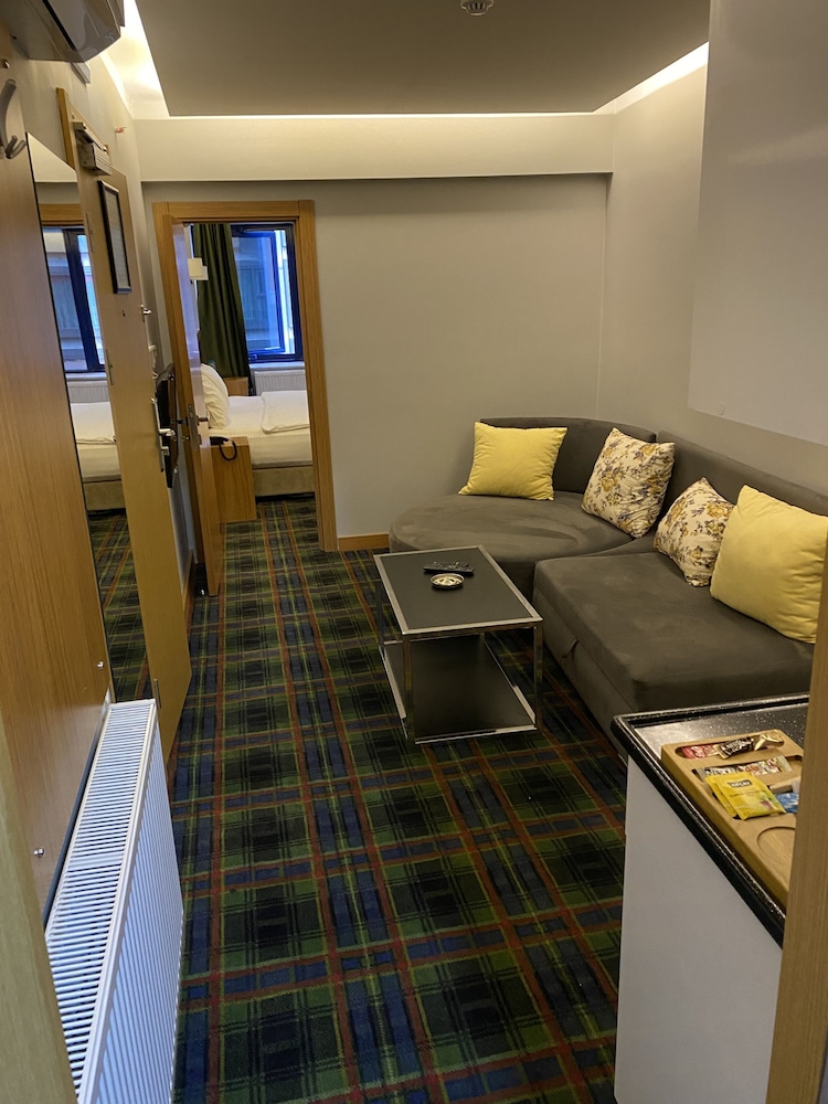 Deluxe Suite photo 2