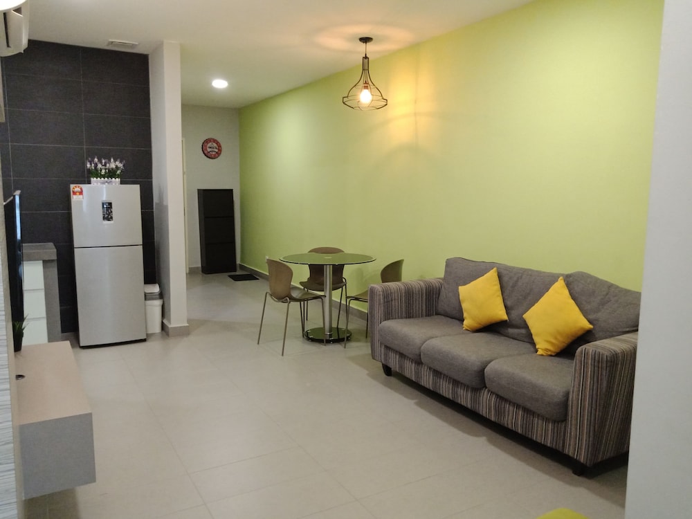 3-Bedrooms Apartment Suite photo 3