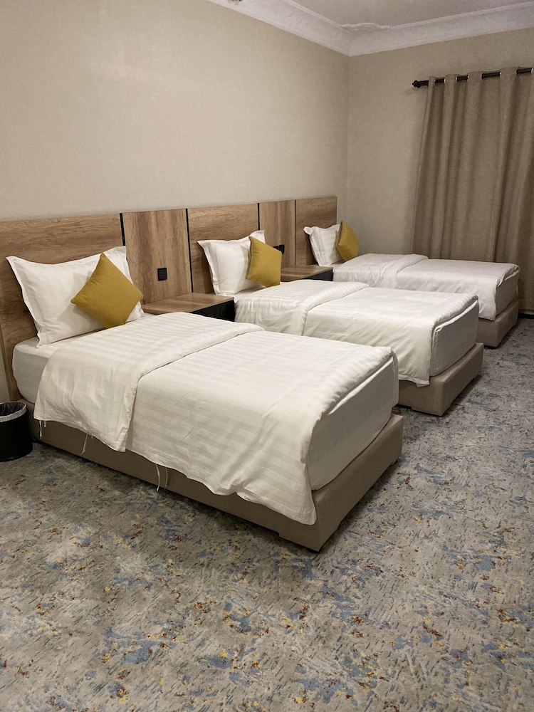 Deluxe Triple Room photo 2