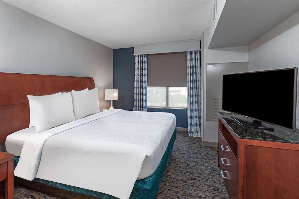 Junior Suite, 1 King Bed, Accessible - Photo 1
