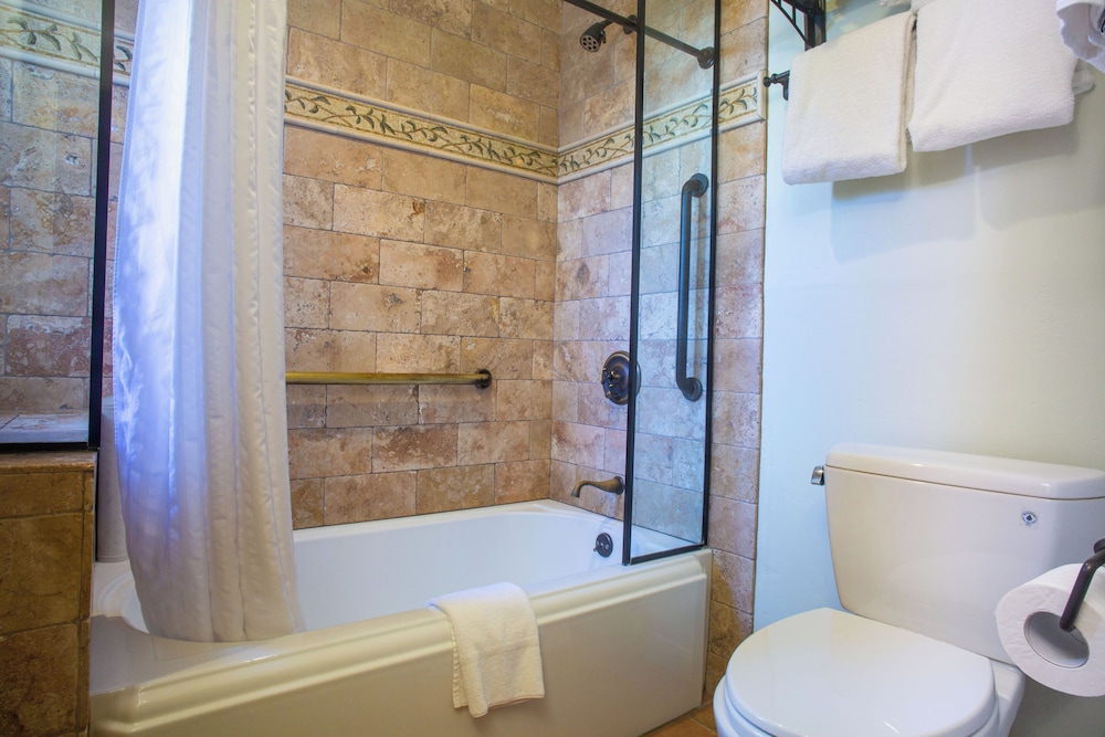 Suite, 2 Bedrooms, Kitchen photo 2