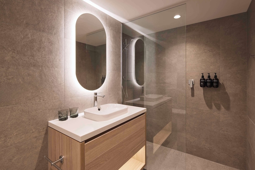 Deluxe Water View King - Photo 4