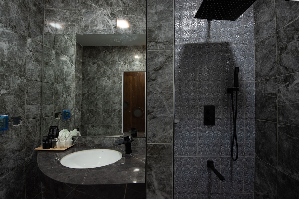 Twin Room - Photo 10