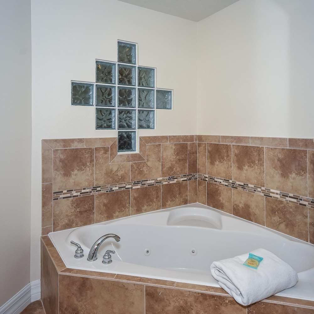 Large Corner Unit at Ocean Walk with Sneak Peak of the Ocean ~ OW20-501, Zdjęcie 22