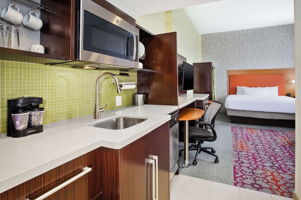 Studio, 1 King Bed, Accessible, Bathtub - Photo 7