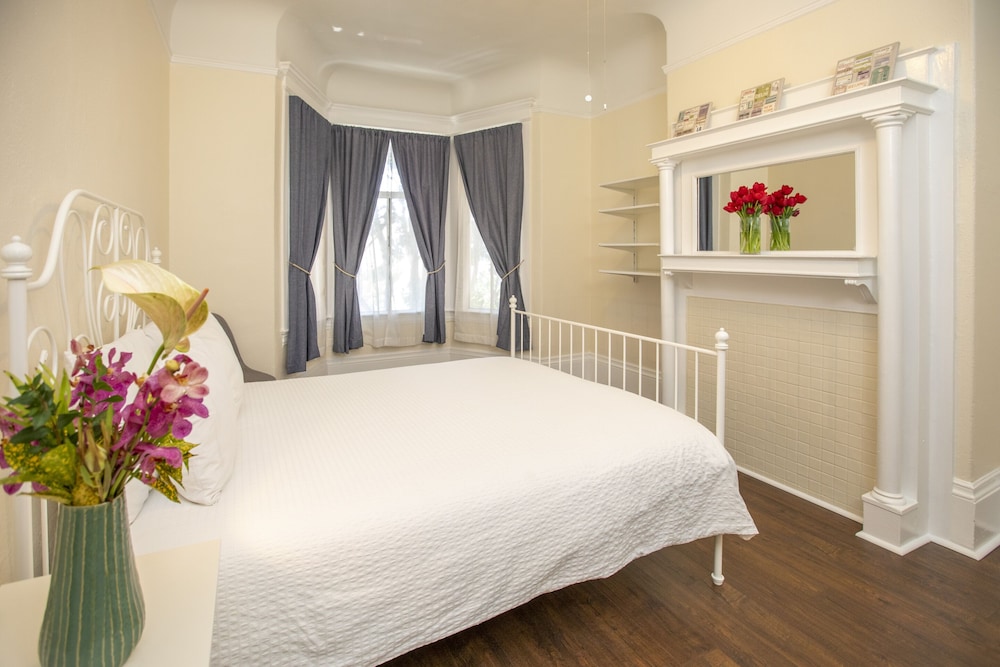Double Room, Shared Bathroom (Residential)