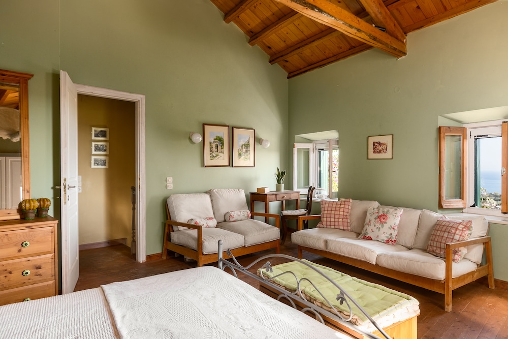 Traditional House, 2 Bedrooms