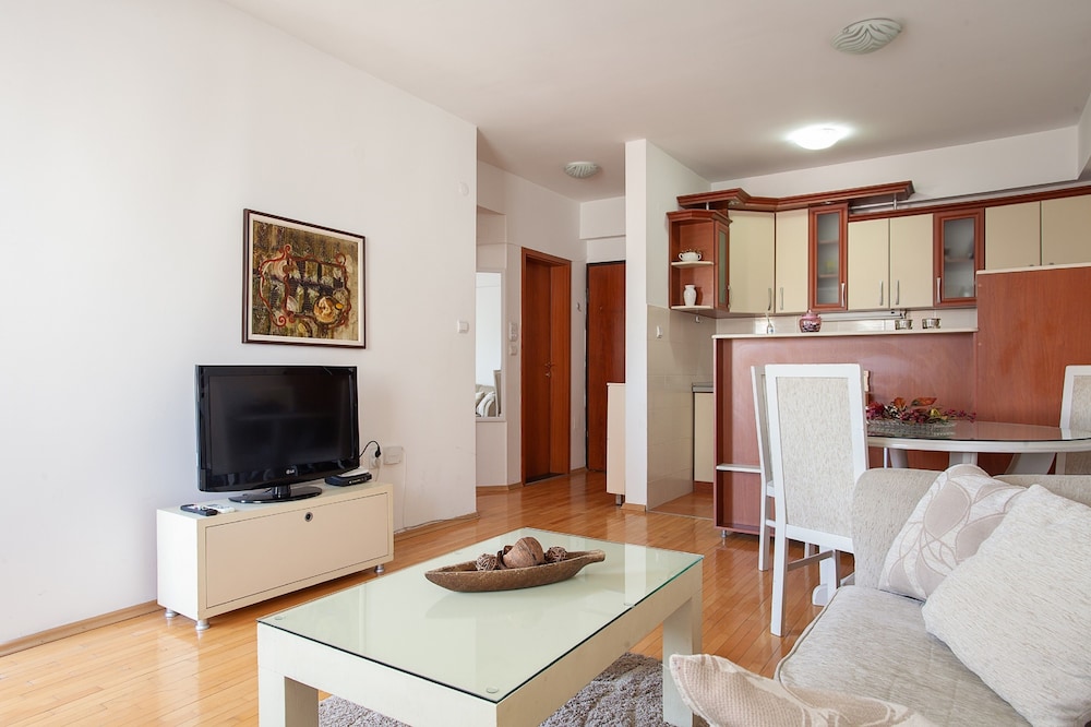 Deluxe Apartment, 1 Queen Bed, Kitchen photo 3