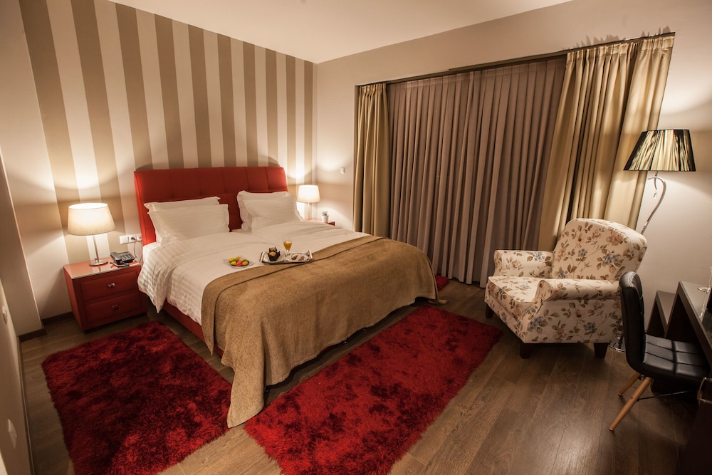 Superior Room, 1 King Bed with Sofa bed photo 2