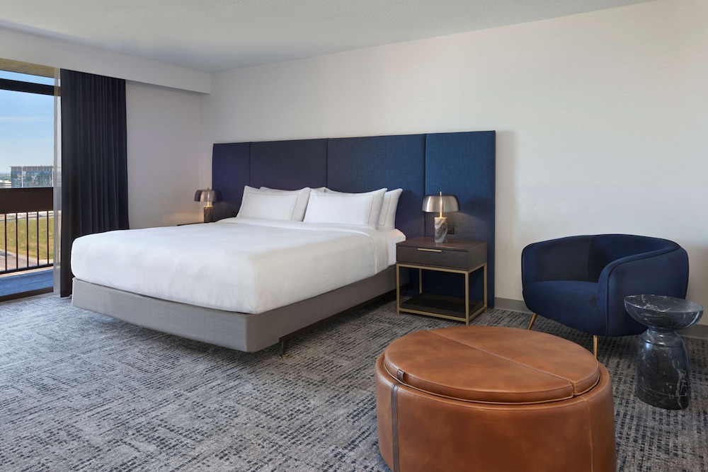 Mississauga One Bedroom Suite