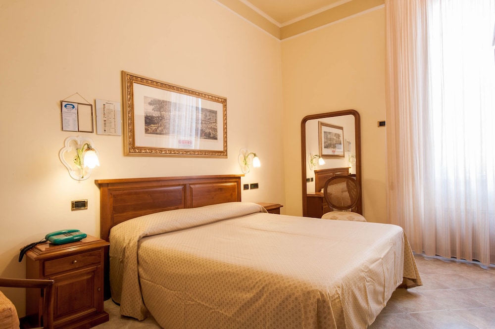 Double Room, 1 Queen Bed