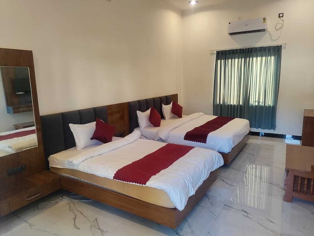 Deluxe Quadruple Room, Garden View