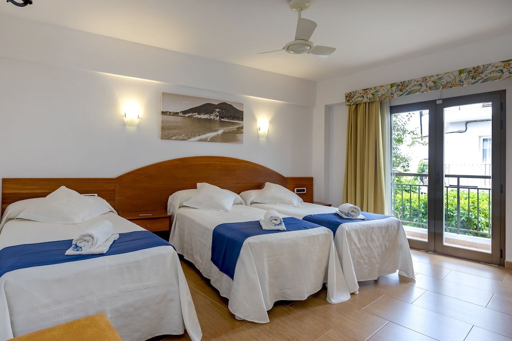 Superior Triple Room photo 2