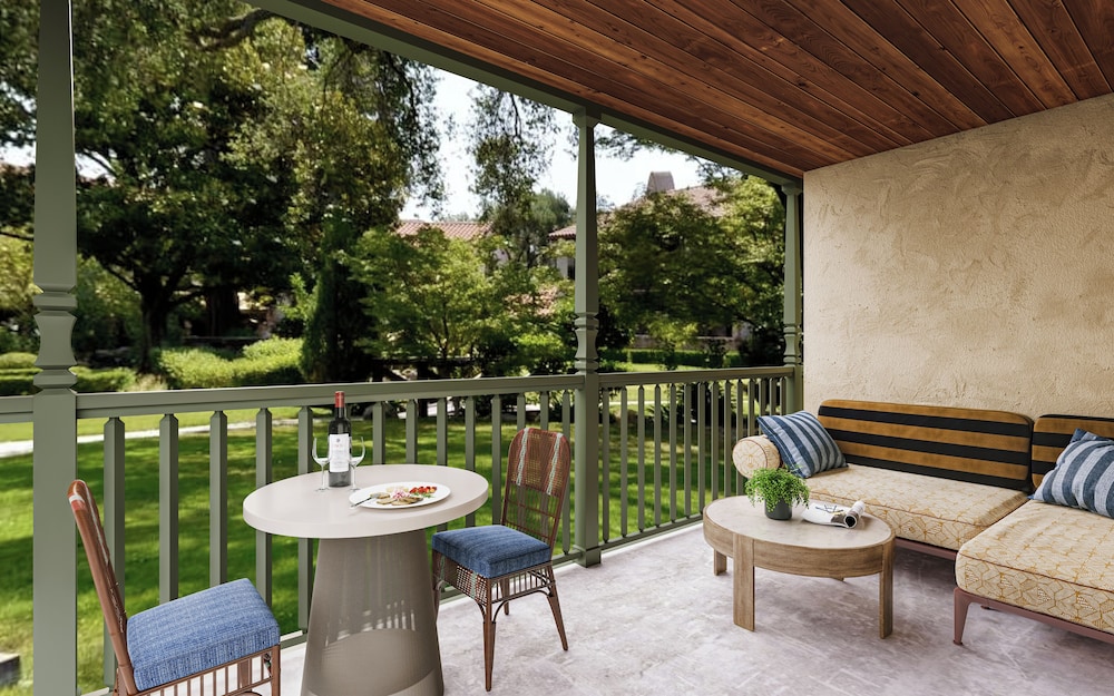 Deluxe Room, 1 King Bed, Non Smoking, Garden Area - Photo 3