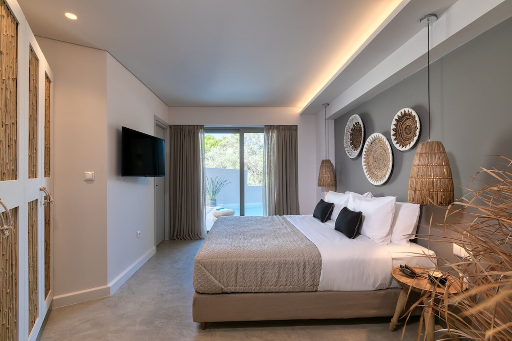 Double Room, Private Pool, Sea View (Elegant)