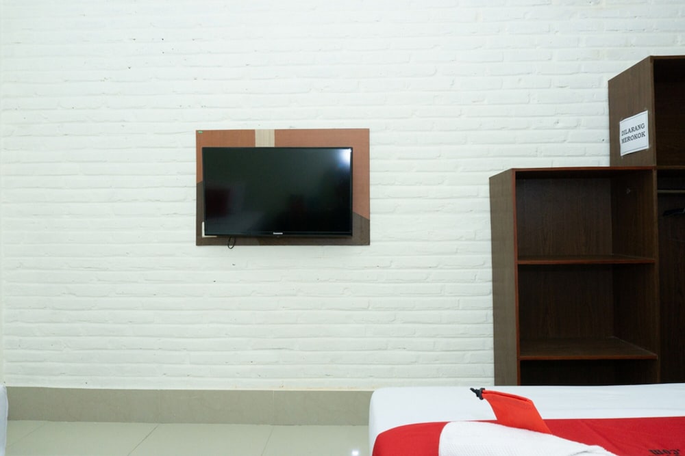 Twin Room (RedDoorz) photo 2