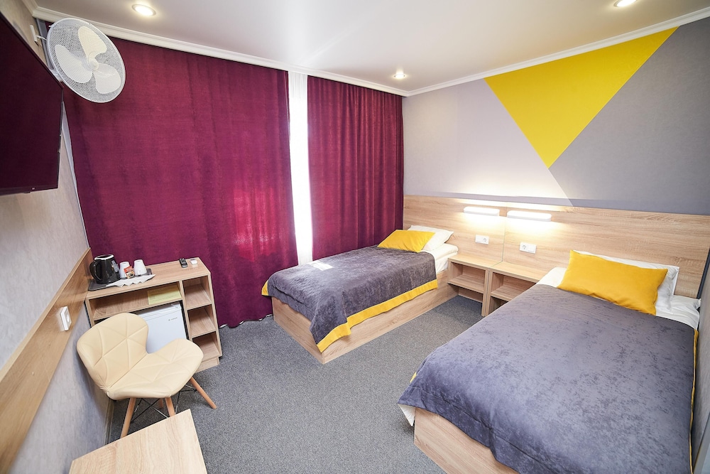 Business Twin Room, Refrigerator
