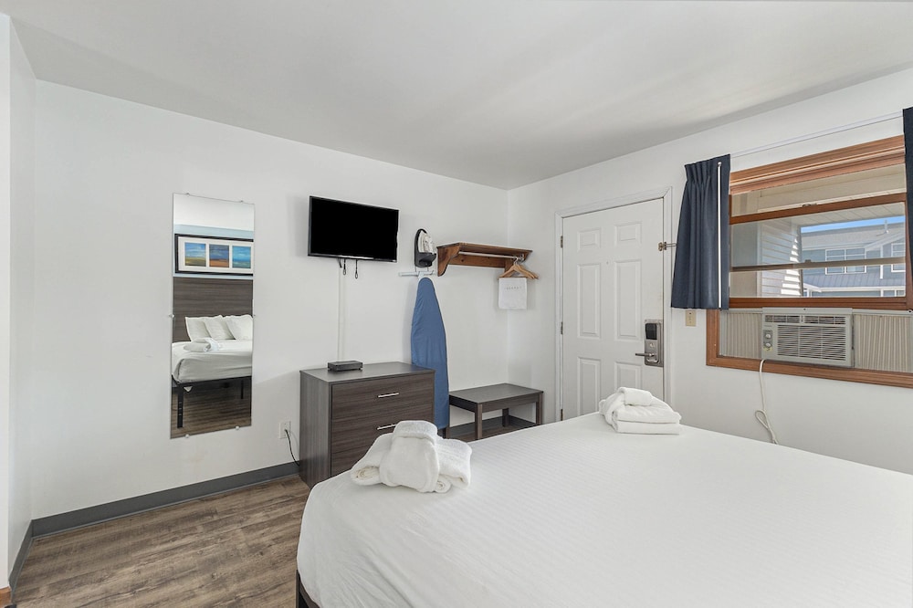Traditional Suite, 2 Bedrooms, Balcony, Lake View photo 2