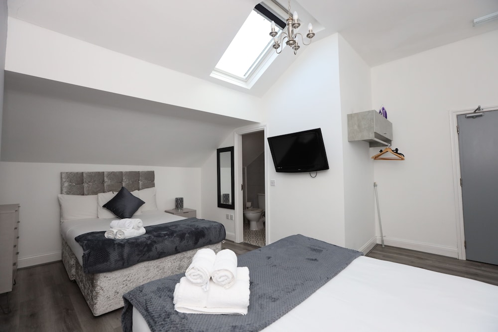 Triple Suite Ensuite - Photo 1