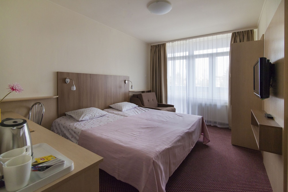 Economy Twin Room (no balcony) photo 2