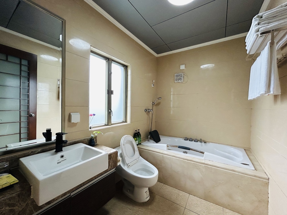 Elite Villa, 5 Bedrooms, Private Pool, Courtyard View photo 3
