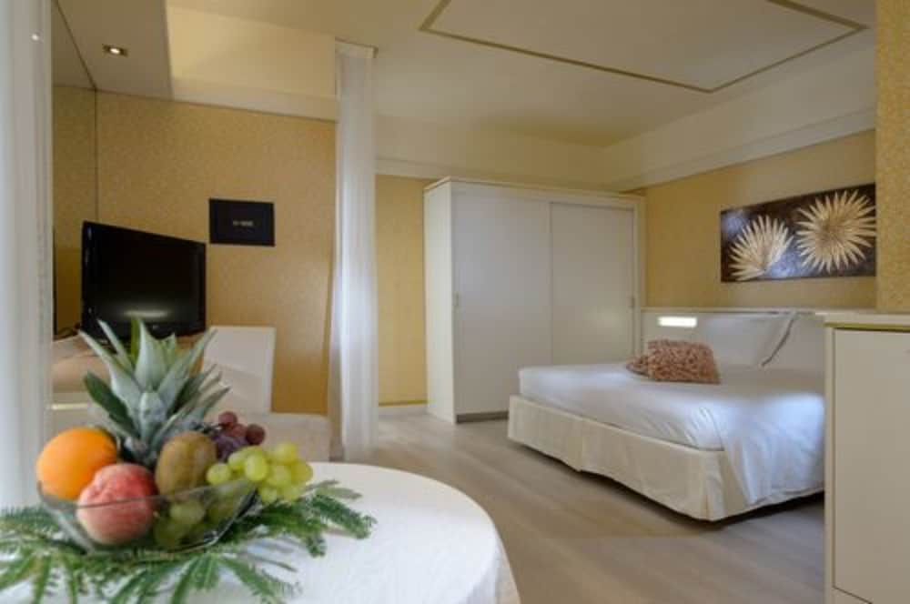Executive Quadruple Room - Photo 2
